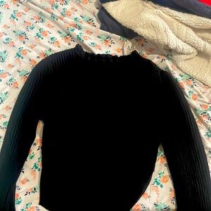 Black long sleeved crop top